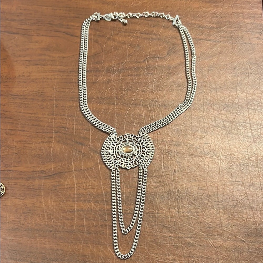 Elegant Silver Necklace with Intricate Design